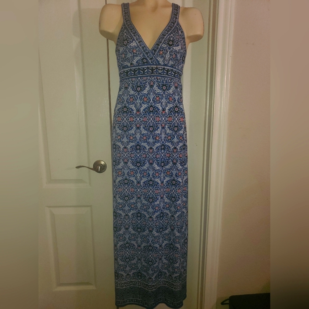 Blue floral print maxi dress by Max Studio size small